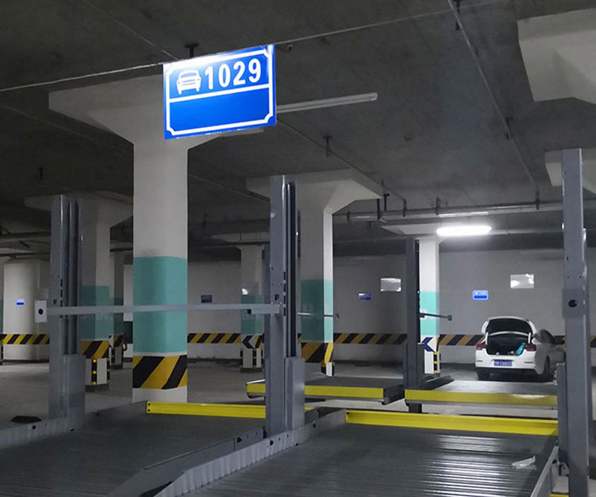 四柱简易升降类立体停车设备安装.jpg